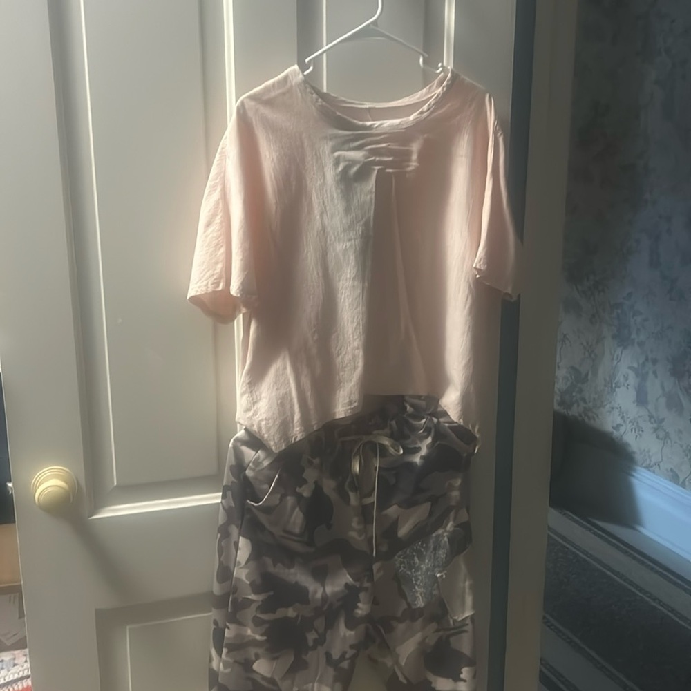 Cute light peach top with camo pan outfit
Never worn